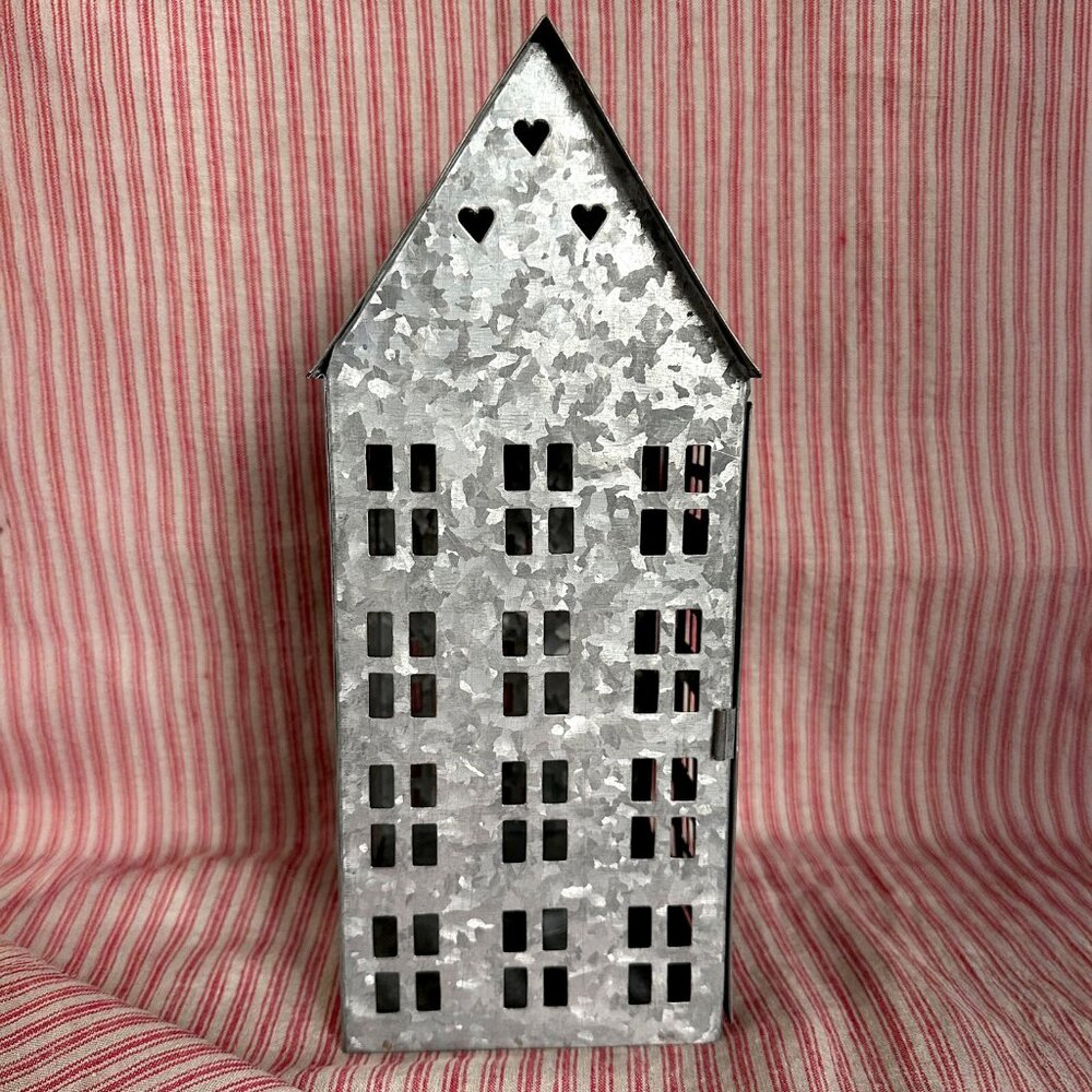 Anthropologie Terrain Concordville *RARE* 2017 Tall House Medium with Hearts